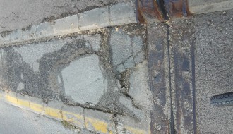 Rupe na biciklističkoj stazi na Majšanskom mostu