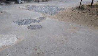 Nezavršeno krpljenje rupa (ispred zgrade u Šenoinoj 5)