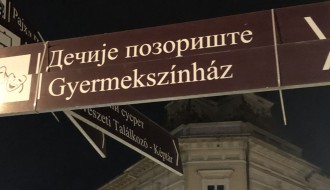 Kandelaber i turistički putokazi