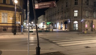 Kandelaber i turistički putokazi