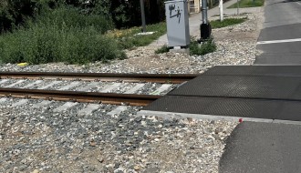 Pešački put za školarce i pešake kod željezničkog prelaza na Paliću