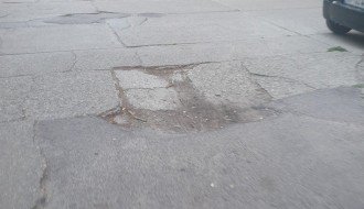 Velika udarna rupa u Šumskoj ulici