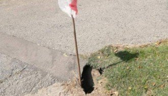 Rupa na putu na uglu Hvarske ulice