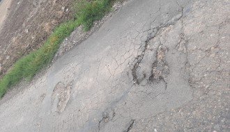 Rupe na putu na deonici Stari Žednik-Đurđin