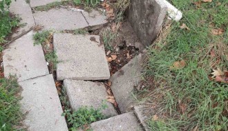 Uništen trotoar u Prvomajskoj ulici