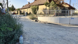 Bagremova ulica - opasnost za vozila i pešake