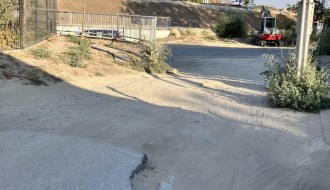 Bagremova ulica - opasnost za vozila i pešake