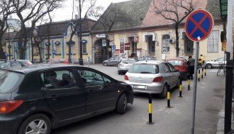 Zaustavljanje i parkiranje u kružnom toku kod Mlečne pijace