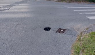 Udarna rupa na uglu Kumičićeve i Viške ulice