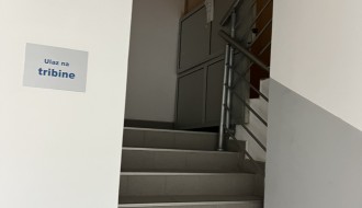 Blokiran prolaz na tribine - Bazen Prozivka