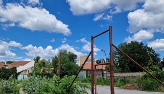 Zapušten teniski teren u Novom gradu