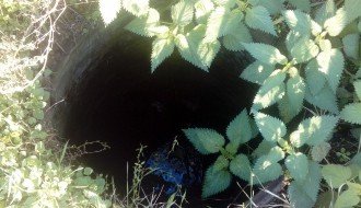 Otvoren šaht pored staze na Karađorđevom putu