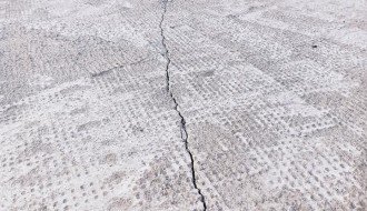 Novi parking ispred Hale sportova popucao i nedovršen