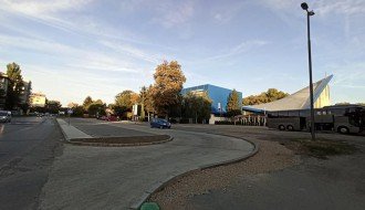 Novi parking ispred Hale sportova popucao i nedovršen