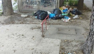 Kontejner na uglu Ulice Bartola Kašića