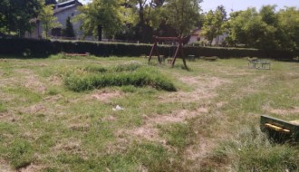 Zapušteno, a popularno dečje igralište u Keru