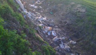 Smeće u kanalu u MZ "Peščara"