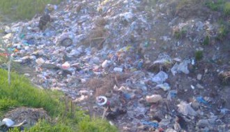 Smeće u kanalu u MZ "Peščara"