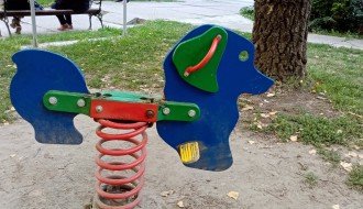 Igralište kod dispanzera opasno za decu