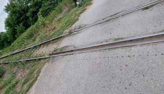Prelaz preko pruge u Kozaračkoj ulici i dalje nepregledan