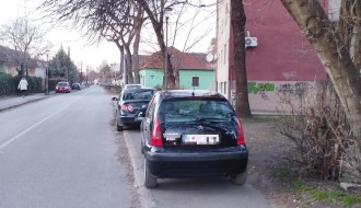 Parkiranje na trotoarima u ulici Ante Parčetića