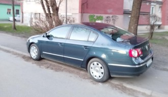 Parkiranje na trotoarima u ulici Ante Parčetića