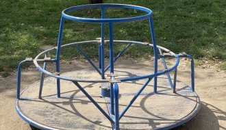 Dečije igralište u Bajmoku u katastrofalnom stanju