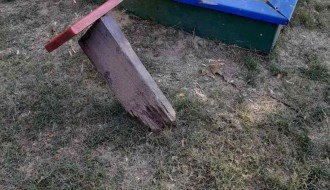 Dečije igralište u Bajmoku u katastrofalnom stanju