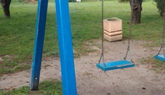 Dečije igralište u Bajmoku u katastrofalnom stanju