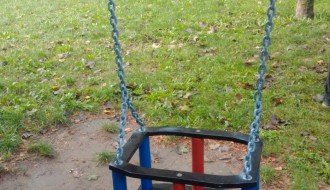 Dečije igralište u Bajmoku u katastrofalnom stanju