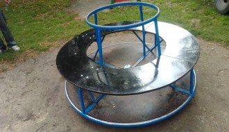 Dečije igralište u Bajmoku u katastrofalnom stanju