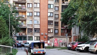 Parking haos u Šenoinoj i Pavla Štosa: napušteno vozilo, blokirani prilazi i protivpožarni put