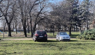 Parkiranje u parku kraj Somborskog puta