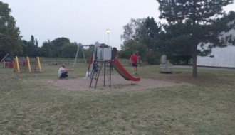 Kante za smeće kod "bunkera" u Kertvarošu