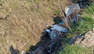 Odlaganje otpada na putu između Srednje ulice i Titogradske ulice.