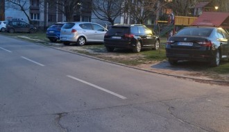 Parkiranje na zelenoj površini - Prozivka