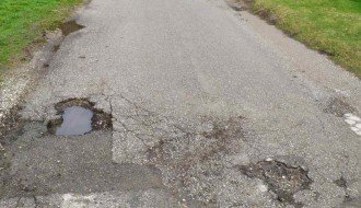 Udarne rupe u ulici Vladimira Gortana