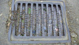 Začepljeni slivnici u ulici Orbanfavla na Paliću