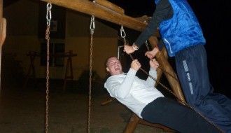 Uništavanje dečijeg igrališta na Makovoj sedmici