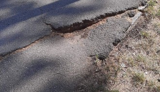 Opasan trotoar na uglu Zetske i Heroja Pinkija