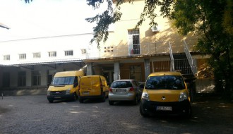 Parkiranje ispred ulaza Pošte