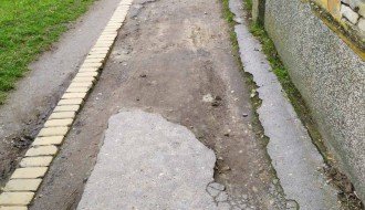 Trotoar blizu Buvljaka u katastrofalnom stanju