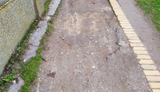 Trotoar blizu Buvljaka u katastrofalnom stanju