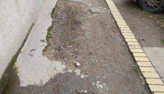 Trotoar blizu Buvljaka u katastrofalnom stanju