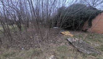 Divlja deponija pored igrališta u Aleksandrovu