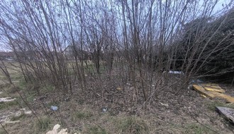 Divlja deponija pored igrališta u Aleksandrovu