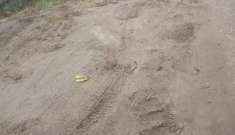 Uništavanje travnjaka, prilaza i druge javne površine zbog polaganja kablova (Kertvaroš)