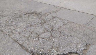 Udarne rupe u ulici Marka Oreškovića