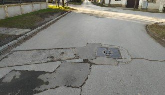 Udarne rupe u ulici Marka Oreškovića