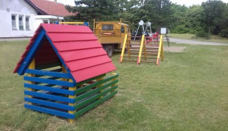 Polomljeno igralište u mesnoj zajednici Peščara